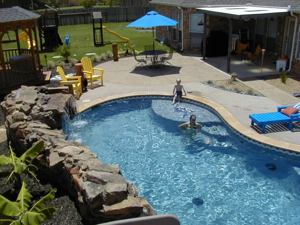 Fiberglass Pool Rico Rock wall